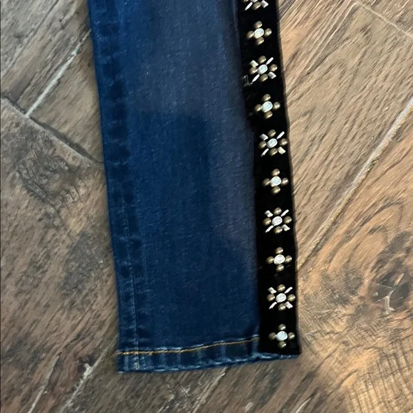 Idyllwind brand new Size 2 Embellished Blue Jeans - Picture 2 of 9